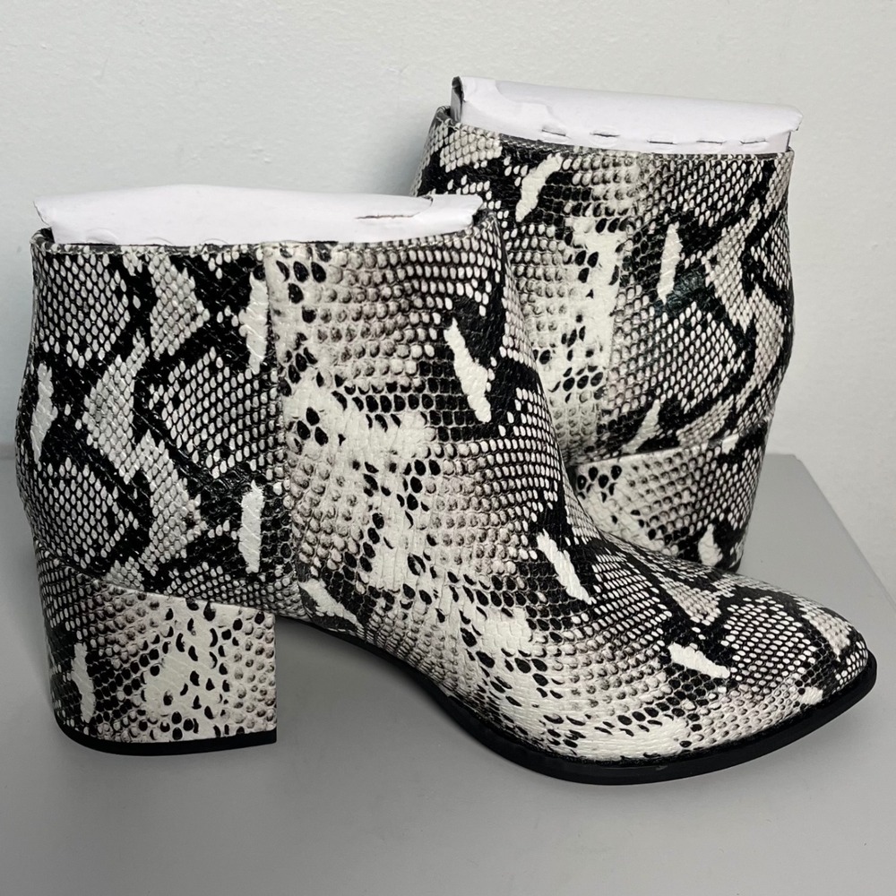 Anthropologie Seychelles Women's Chaparral Leather Python Print Bootie Size 7‎